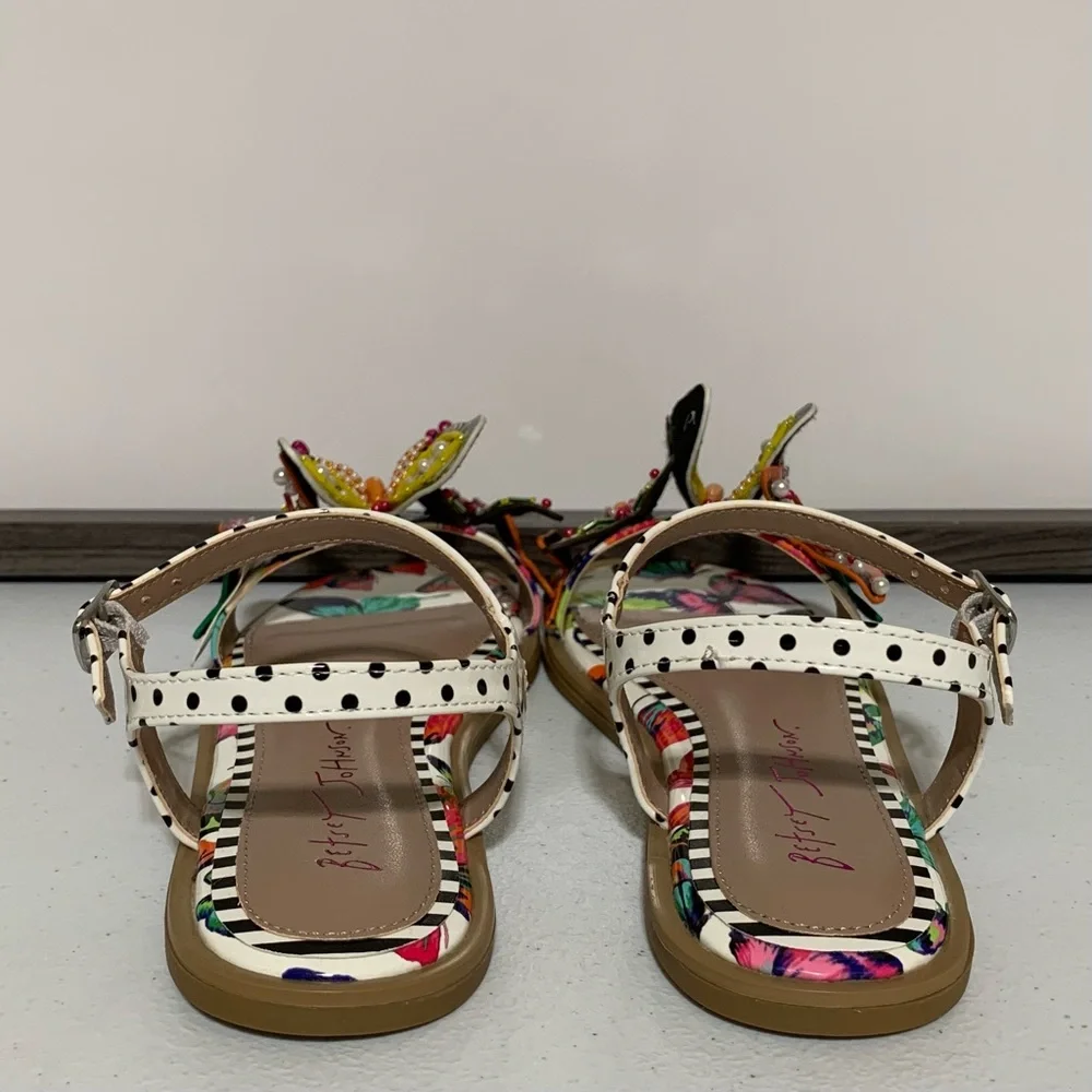 Betsey Johnson Dacie White Butterfly Sandal-Size 4 (Big Girl)/6 Women’s New